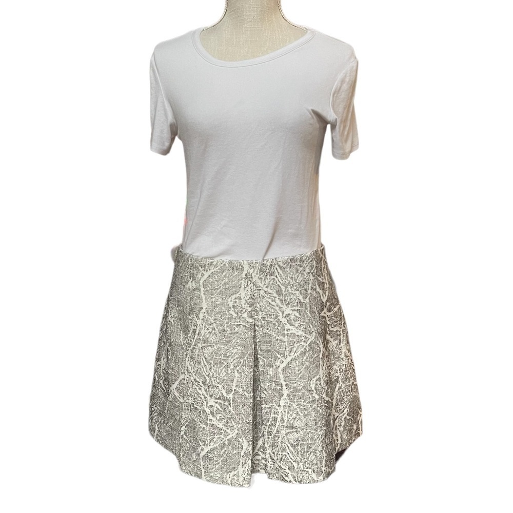 Banana Republic Women's Pleated Mini Skirt‎ in Winter Print Size: 8